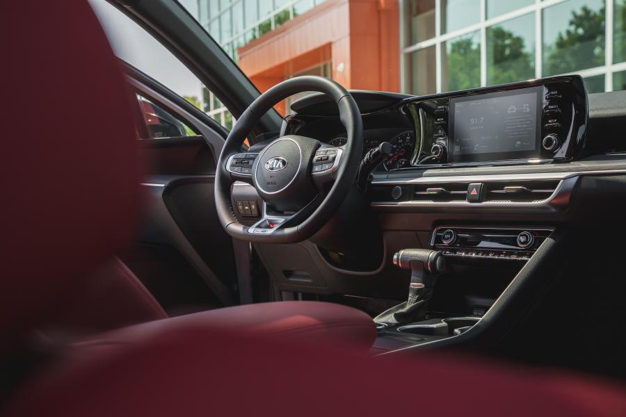 Интерьер Kia K5 GT-Line 2020 года  (NA) (фото 27 из 41)